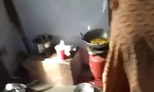 একক, চুদাচুদি ভিডিও সং ঘনিষ্ঠ সহকারী