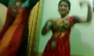আকর্ষণীয়, নতুন চুদাচুদি ভিডিও বাঁড়ার রস খাবার