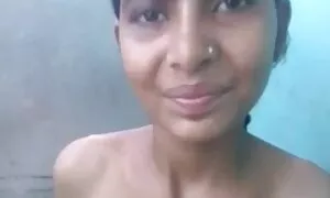পুরুষদের অনেক একটি দরিদ্র কাজাখ বাংলাচুদাচুদি দেখান মহিলার মুখে খেউরি পালাক্রমে বদলী করা